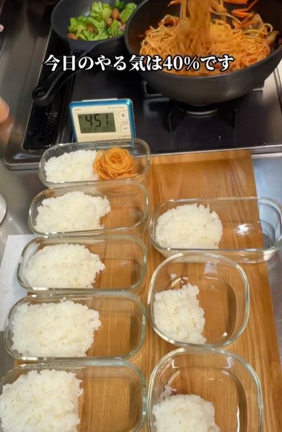 【やる気40％】なのにフタが閉まらないボリューム満点弁当が完成！豪華すぎる見た目に驚き
