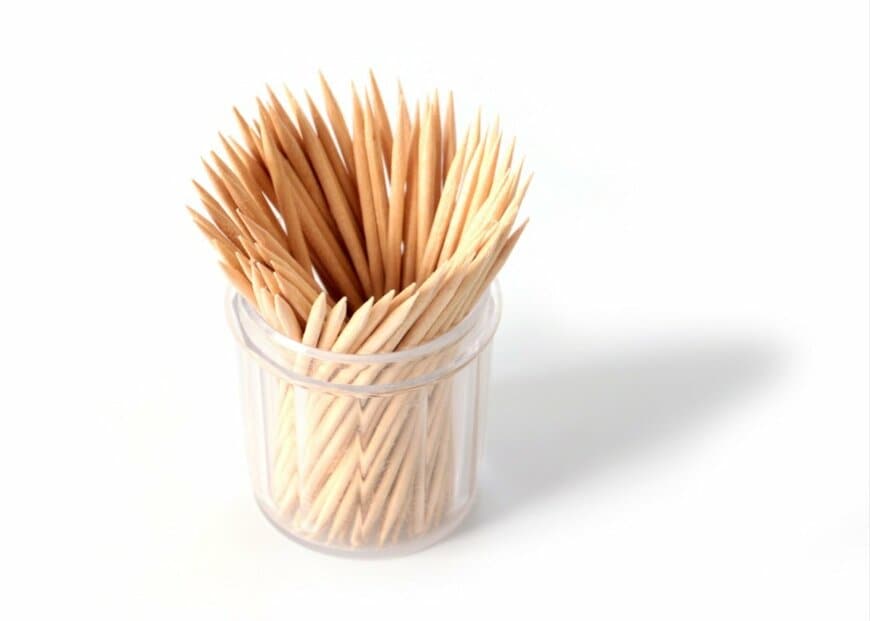 国産爪楊枝の製造過程で出る「白樺の削りカス」に思わず目を疑う　とんでもない量に「これは売って欲しい」