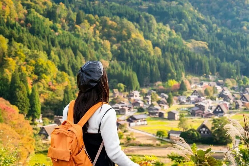 小西真奈美「途中バテそうに」初の厳島・弥山登山を満喫！アクティブな山登り姿に「すごい体力！」「山頂からの景色は絶景」の声