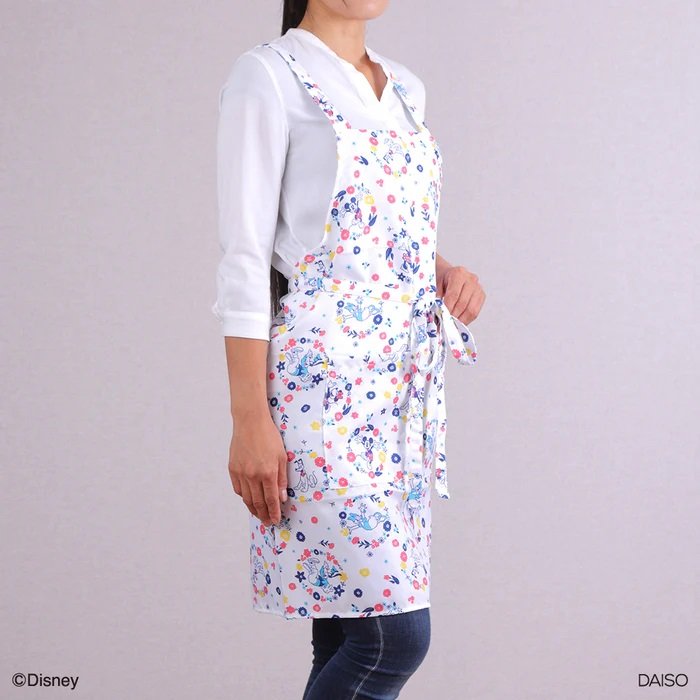 出所：ダイソー　エプロン、撥水加工、ポケット付（ミッキー＆フレンズ）ＦＷ