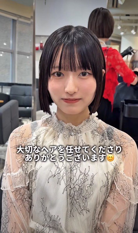 顔まわりの動きが頬骨の悩みをカバーする仕上がり