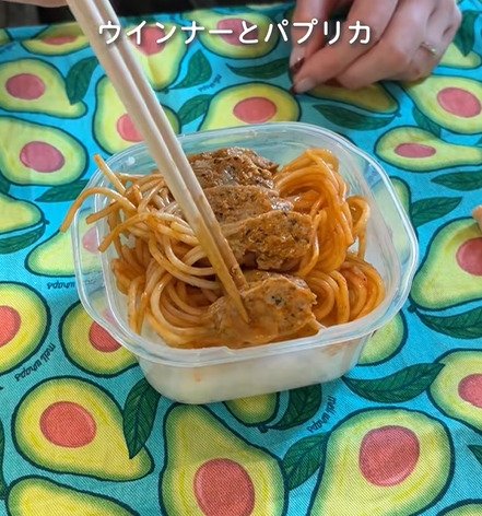【ギルティな組み合わせ】ナポリタンのおにぎらず弁当　ガツガツ食べたくなる一品がたまらない…