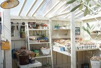 【多肉植物棚DIY】カスタマイズ自由自在！IKEAの棚も活用し素敵な小屋ができあがり