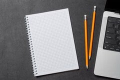 【デジタル遺品対策】シルバーウィークの帰省時に確認したい「親のスマホ・ネット口座・サブスク」整理術