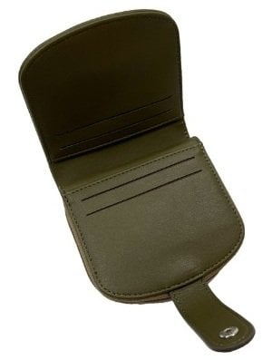 中面は落ち着いたカーキ