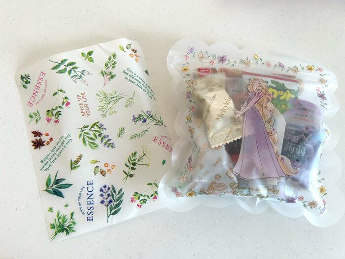 自宅にあったワックスペーパーで、アレンジしてみました