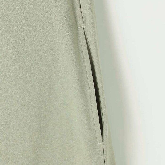 小物を収納できる便利なサイドポケットも完備