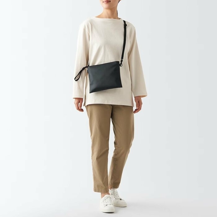 れひとつで必要な荷物を持ち歩けるちょうどいいサイズ