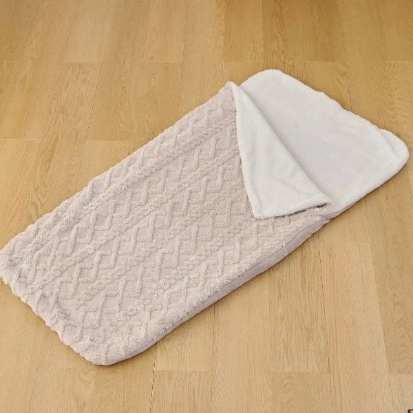 70×130cmのサイズで、腰から足先までを包める形状になっています