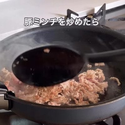 【4.5万回再生】夫が「蓋まで舐めたい」と大絶賛！包丁もまな板も使わない絶品「豚ミンチ卵丼弁当」の作り方 丼弁当の「ご飯べちゃべちゃ問題」も解決！忙しい朝を救う神ハック