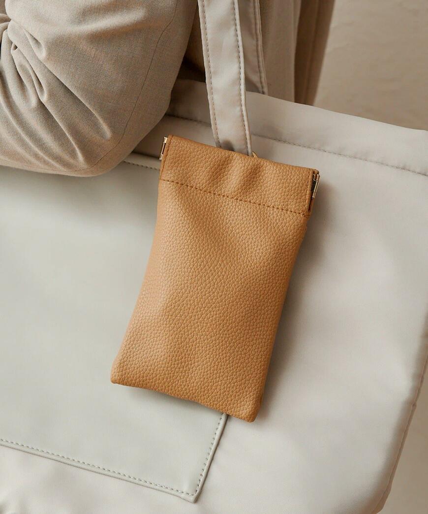 出所：パルグループ公式ファッション通販サイト 3COINS 携帯用ダストポーチ