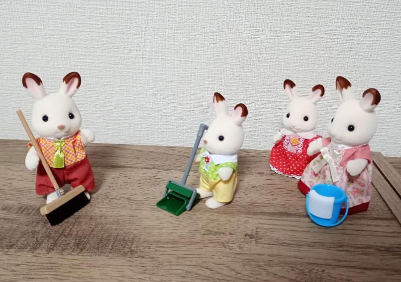 筆者撮影（セリア、ミニチュア バケツと雑巾・ミニチュア ちりとり・ミニチュア ほうき）