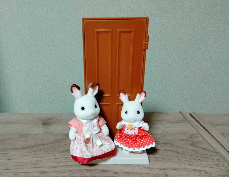 筆者撮影（セリア、ミニチュア ドア）