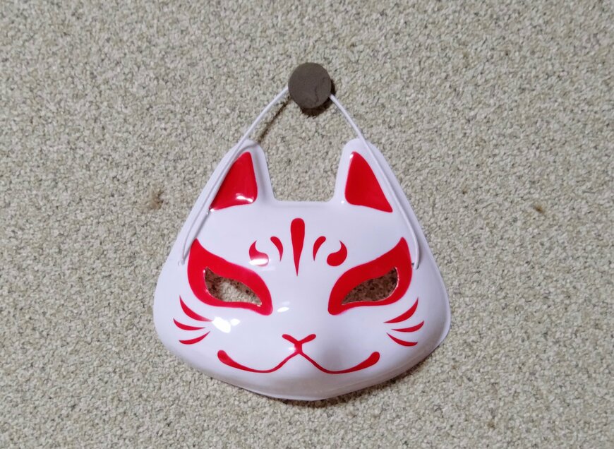 筆者撮影（セリア、ぬい用狐面 ヲタコレ）