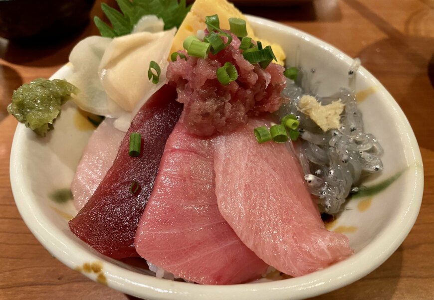 画像出所：ミニサイズのまぐろ丼（筆者撮影）