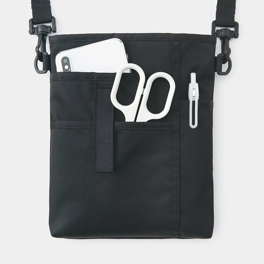 出所：無印良品ネットストア ペン差し付き　撥水　ショルダーバッグ