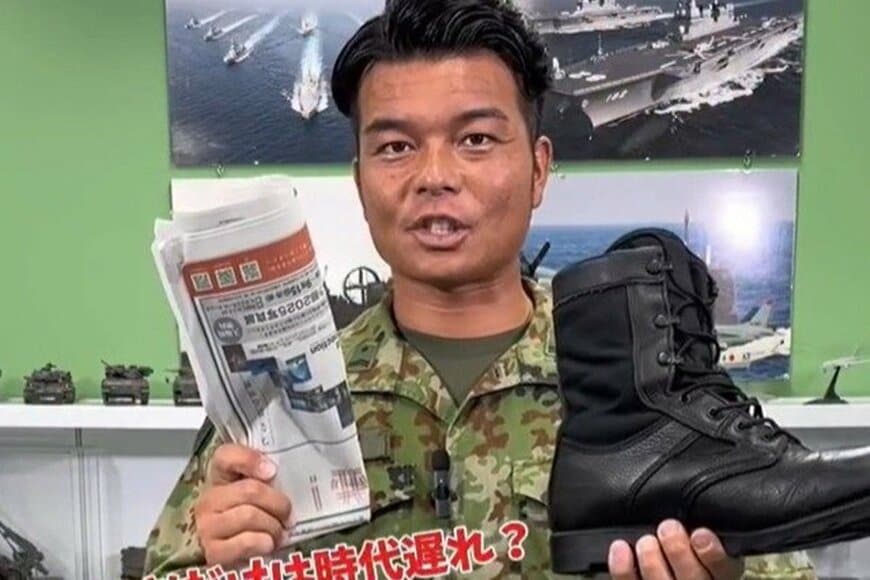 「効率よく靴を乾かす」方法に衝撃　自衛官がおすすめする新聞紙の使い方に「早速実行します」