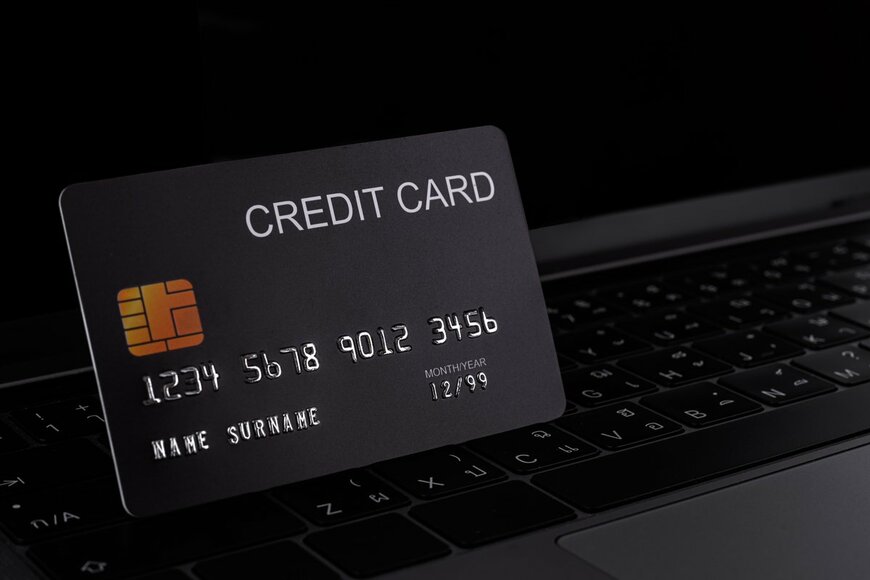 【JCB】JCBプラチナの4つのメリットと2つのデメリットを紹介、旅行関連の付帯サービスが充実しているクレジットカード