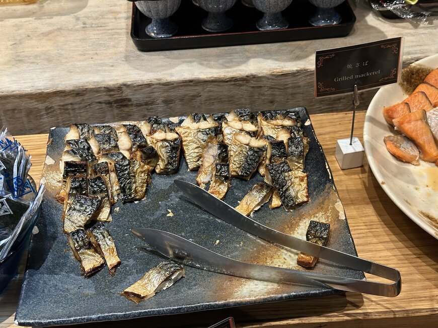 一口サイズの焼き鯖