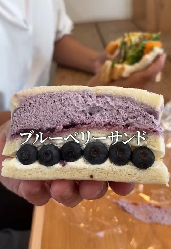 ブルーベリーサンドもボリュームたっぷり