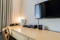 錦鯉・渡辺隆「ホテルの客室」で発見した椅子のような備品が話題　「どう使うんでしょうか？」