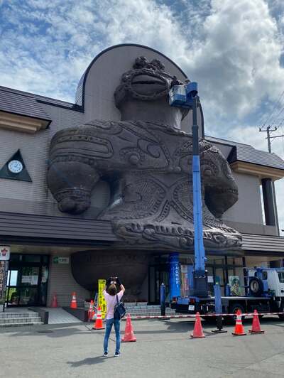 巨大な土偶オブジェにびっくり！