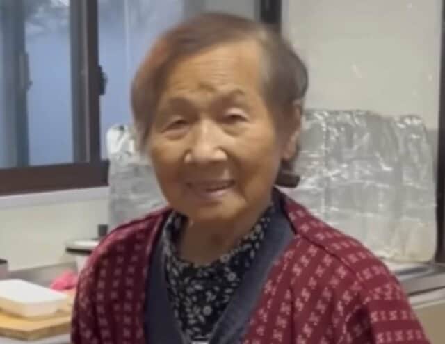 【94歳長寿飯】きのえおばあちゃんが孫と仕込む絶品「野沢菜漬け」に賞賛の声が続出
