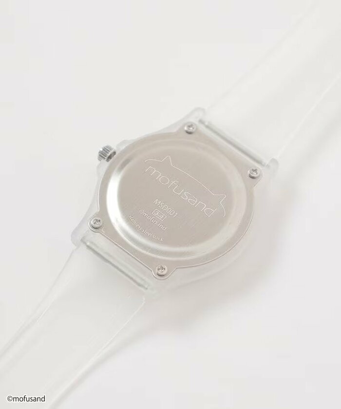 ロゴが刻印された裏蓋もポイント