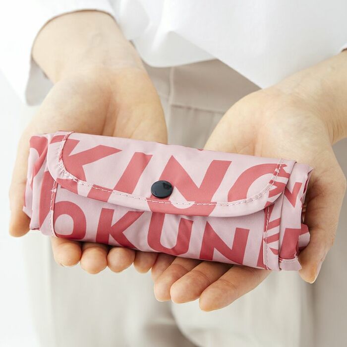 持ち手は肩に掛けることができる長さで、荷物が重たくても楽に運べる