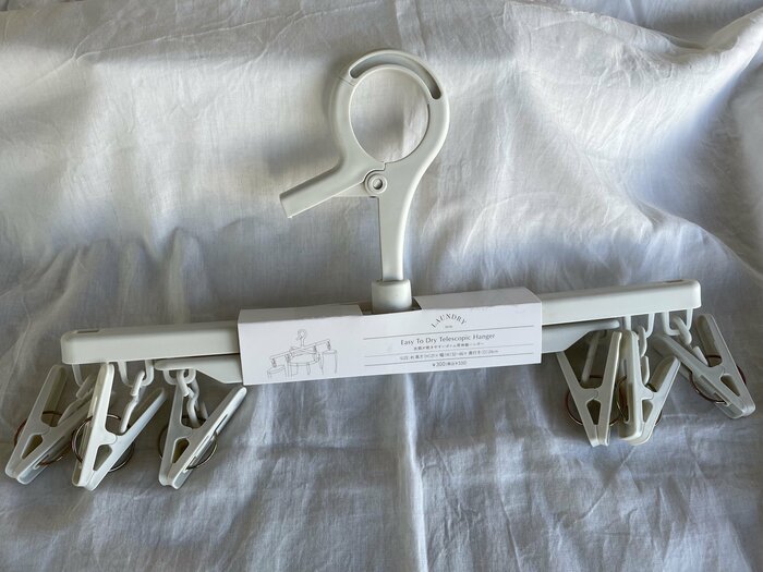 「衣類が乾きやすいボトム用伸縮ハンガー」価格は330円（税込）