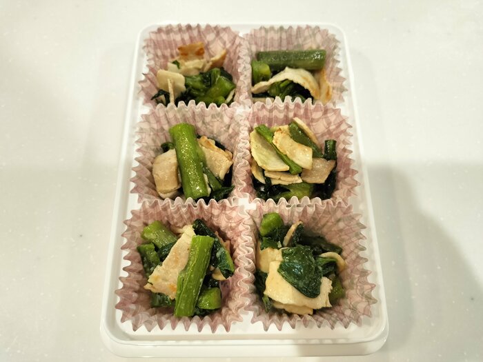 6号サイズにはベーコンと野菜の炒めものを入れてみました