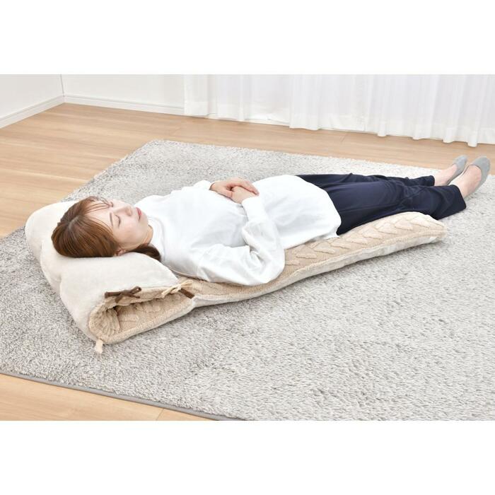 ひもを結んで枕や背もたれにしたりといろいろな使い道ができます。