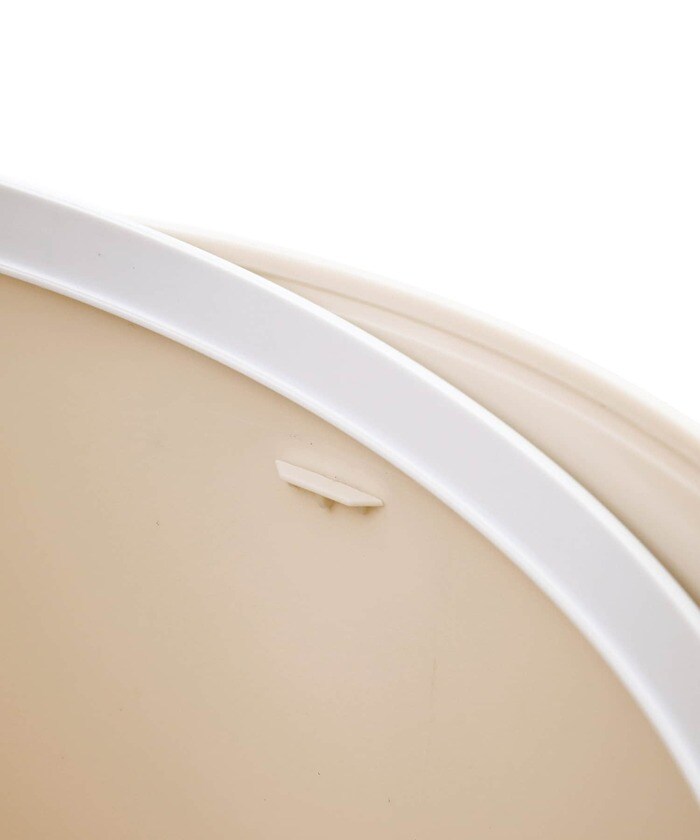 内側のリングにゴミ袋がかけられます