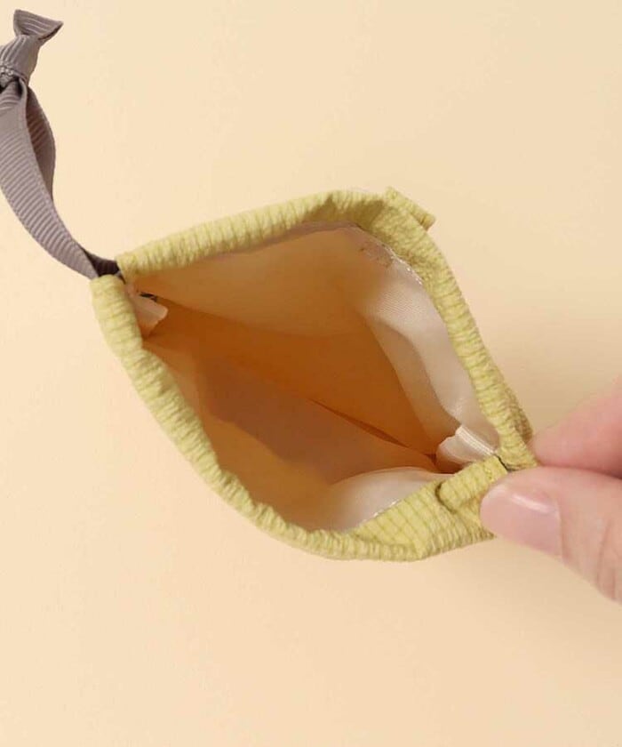 アクセサリーの保管にも適した内生地が付いています