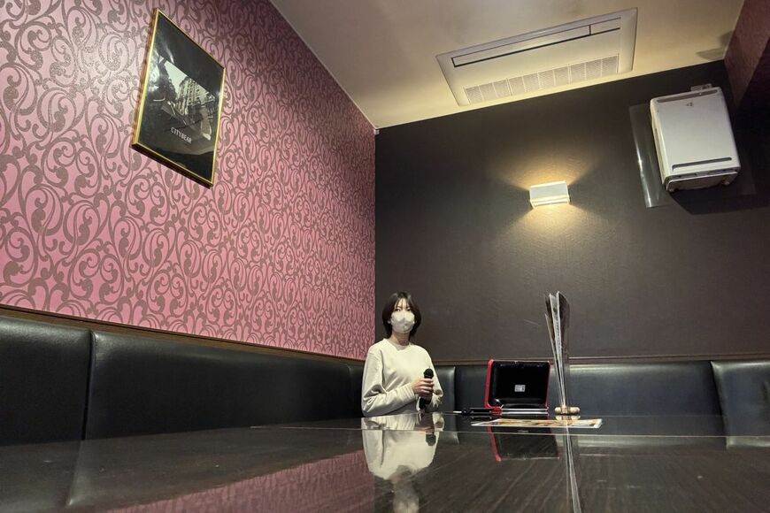 一人カラオケなのに「パーティルーム」に案内された…　AIを駆使して友達を増やしたら「まさかの生成結果」に思わず二度見