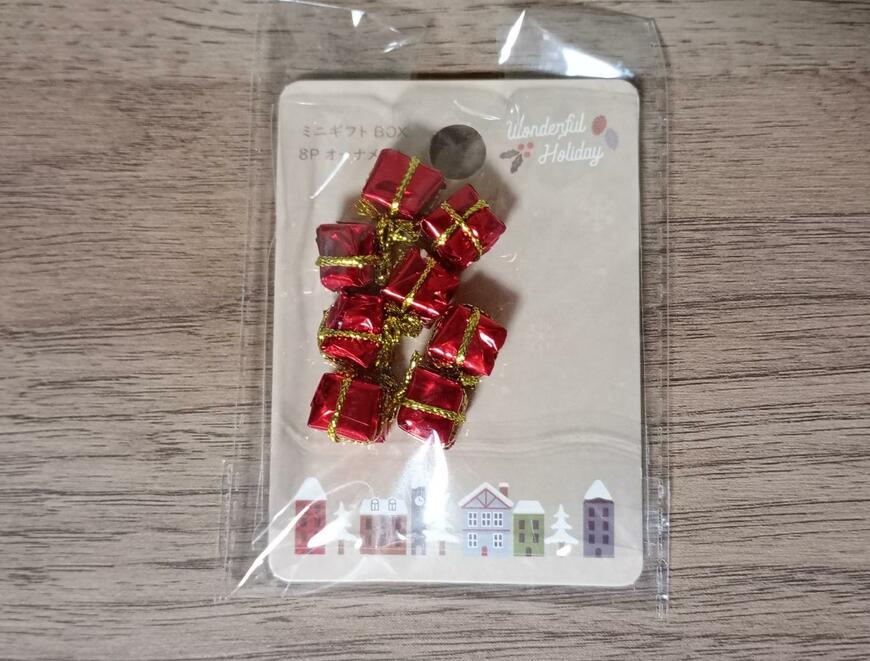 筆者撮影（セリア、ミニギフトBOX8Pオーナメント）