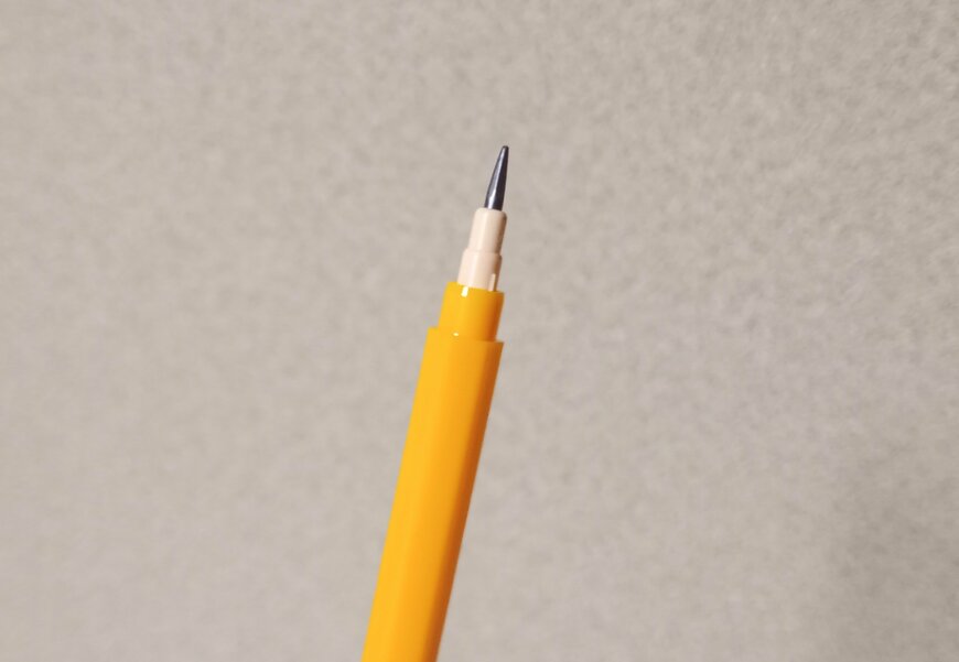 出所：筆者撮影（キャンドゥ、六角軸ロケット鉛筆（2B）3P）