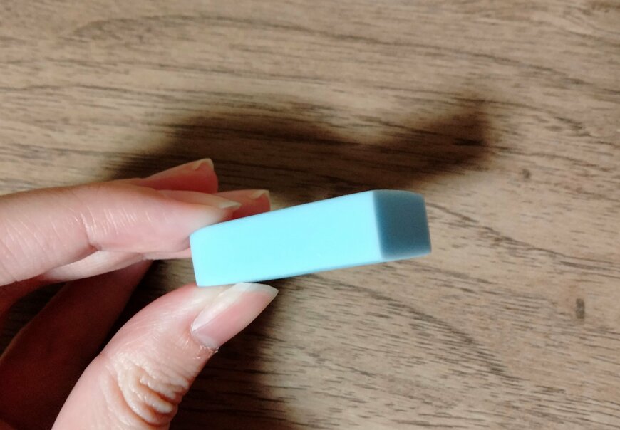 筆者撮影（セリア、シールのベタベタ消しゴムS）