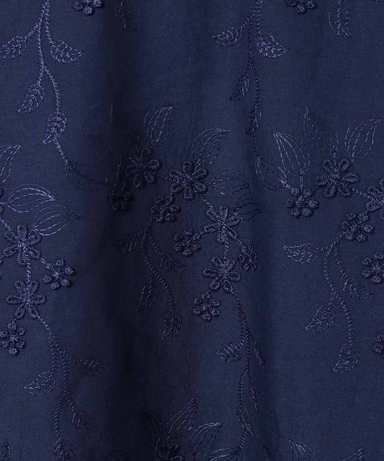 出所：Bleu Bleuet（ブルーブルーエ）公式サイト　フラワー3D刺繍TシャツNO1
