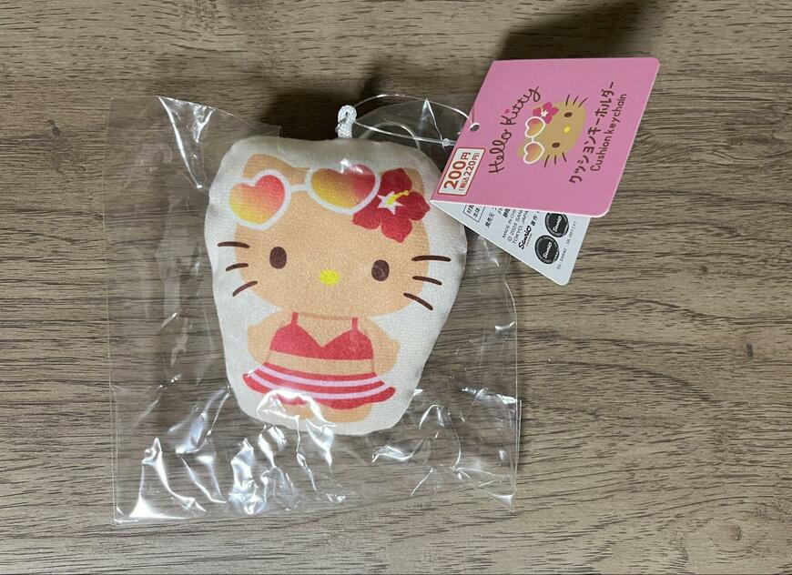 筆者撮影（キャンドゥ、Hello Kitty クッションキーホルダー）