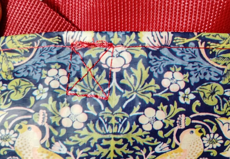 筆者撮影（セリア、割布ハンドルバッグ ウィリアム・モリス）