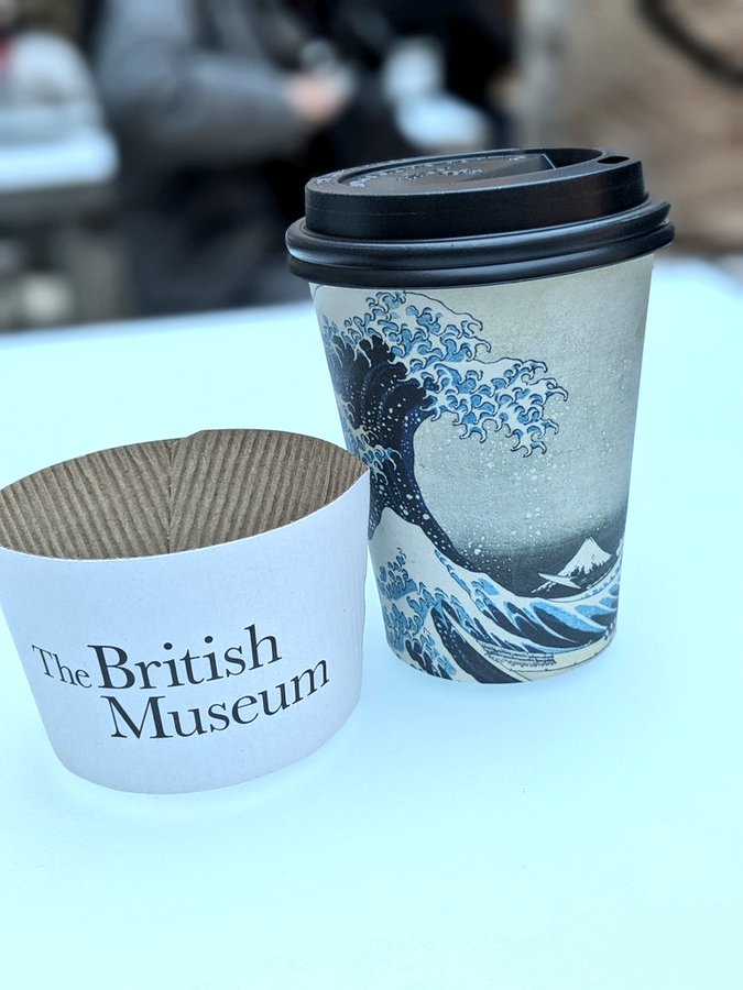 大英博物館にあるカフェのカップ