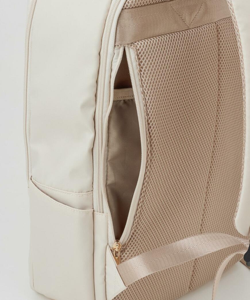 ハニーズ 多収納スクエアリュック