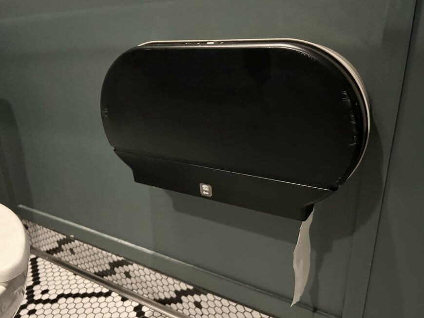 海外トイレのペーパーホルダー