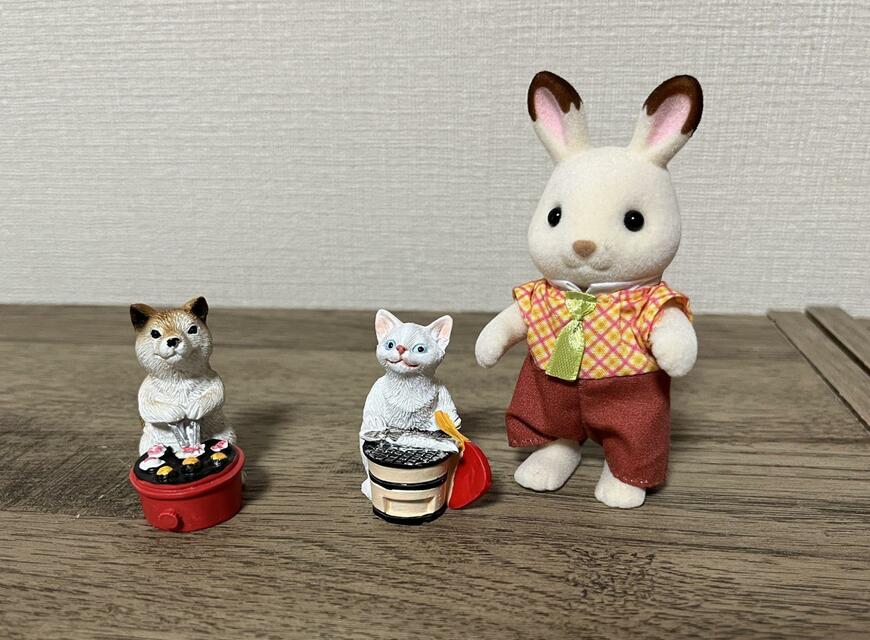 ダイソー、レジン置物（柴犬、ネコ）画像