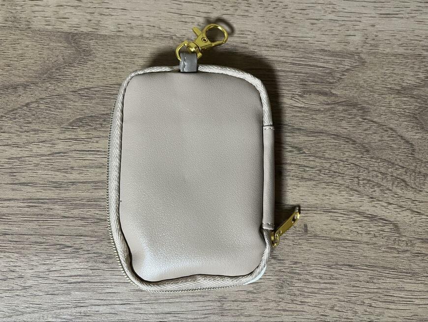 セリア、SJI-13426 キーケース ファスナー 内ポケット付 シンプルユース