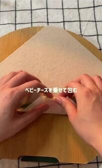揚げずにフライパンで焼く【ベーコンチーズ春巻き】アスパラを包んで、だし巻き卵と一段に詰める旦那弁当
