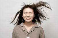 「ネーミングが秀逸」ドウシシャの爆風すぎるドライヤー『ゴリラのひとふき』が話題「ゴリラアイコンがシュールすぎる」