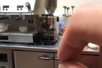 自作した「ミニチュアの冷蔵庫」　中身が腐ってないか心配になるほどの精巧さが話題