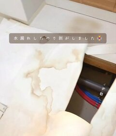 【床DIY】築13年建売の〈洗面所の床〉→水漏れを機に〈グレージュタイルのフロア〉が完成！空間全体も明るくなり、トラブルを理想のインテリアに変えた実用的なアイデア